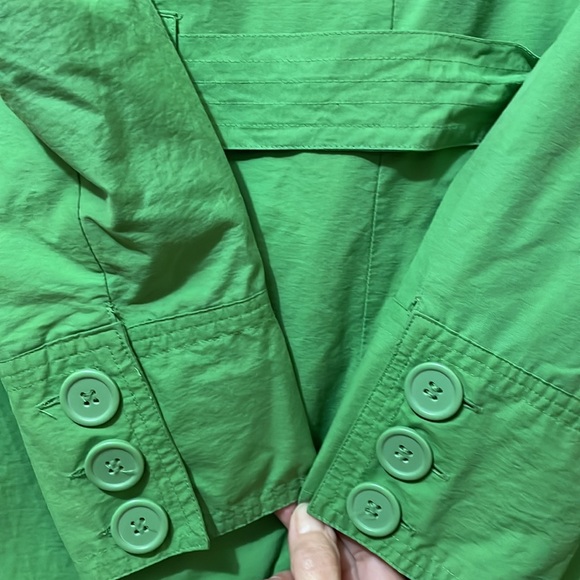 Pretty green lightweight double breasted trench coat with belt - Picture 3 of 10